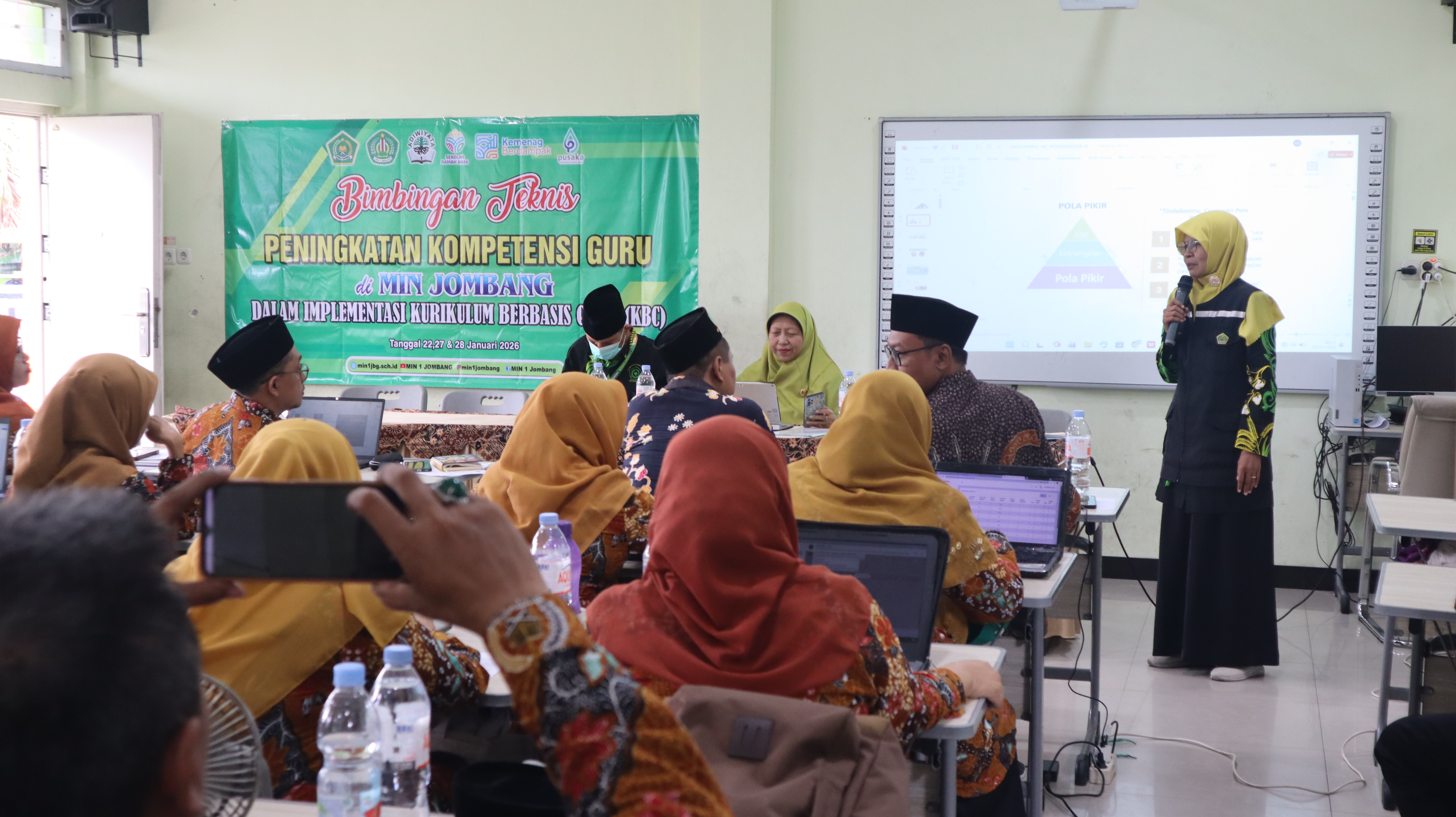 Sosialisasi Kurikulum Berbasis Cinta KKMI Kecamatan Jombang